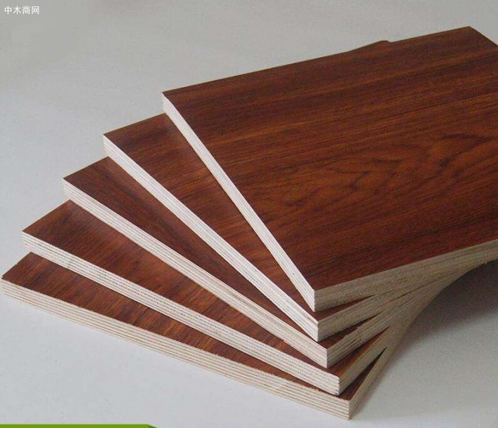 打柜子是用多层实木免漆板环保?还是用杉木芯拼接免漆