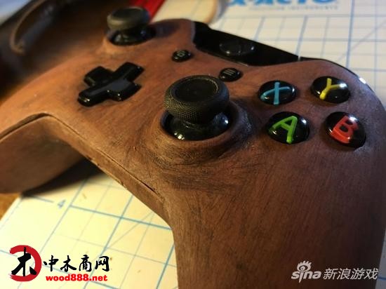 国外玩家用3D打印制作木质Xbox手柄