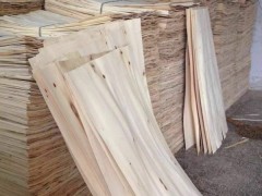 湖北易扬板皮专业生产加工各种规格松木木皮 ,杨木木皮