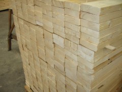 山东普实木业厂家直销优质白松木龙骨厂家联系方式