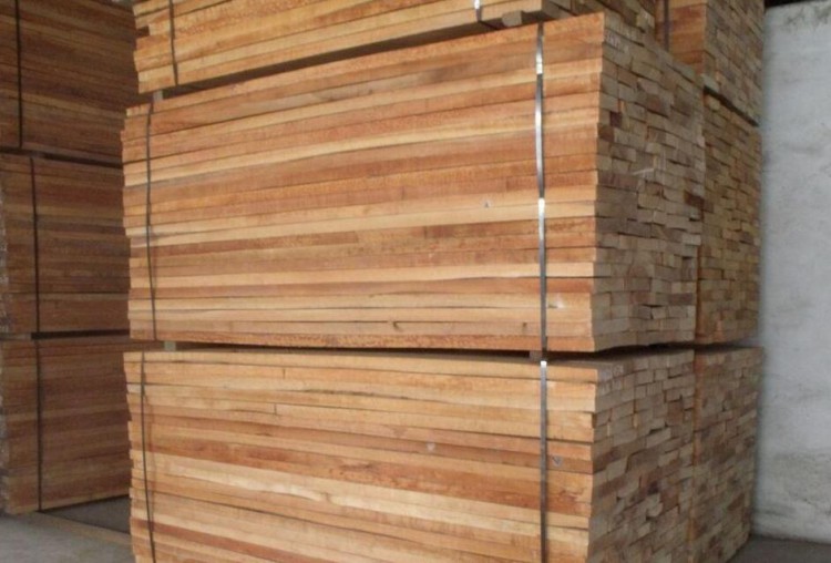 2017年6月份中国进口原木及锯材774万立方米