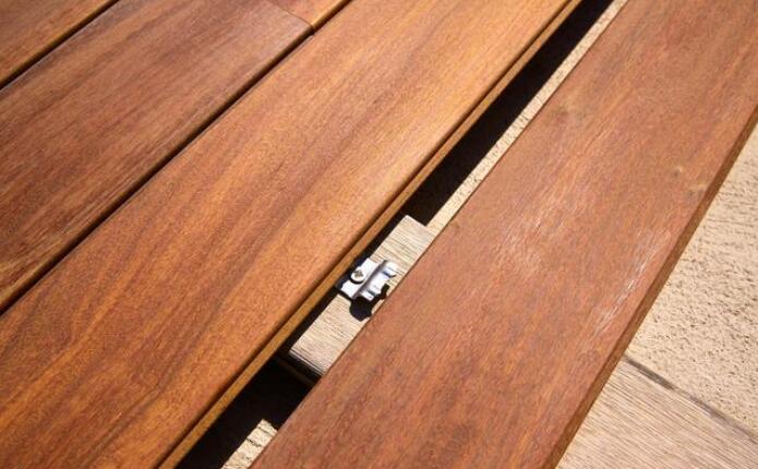 实木地板的规格为：长度450-910mm