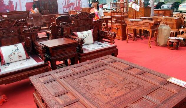 销售红木家具的商铺
