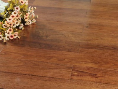 实木复合木地板好啊，还是纯实木地板好?哪个更环保经济一些