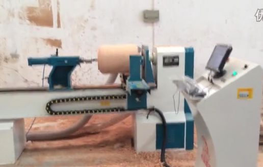 珠海大型木工家具厂使用虎森自动多功能数控木工车床加工木工制品凳子