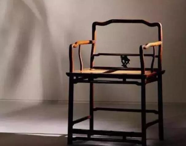 玫瑰椅却是专属于女性的椅子，但这不是中木商网陈昌文臆想而来的。