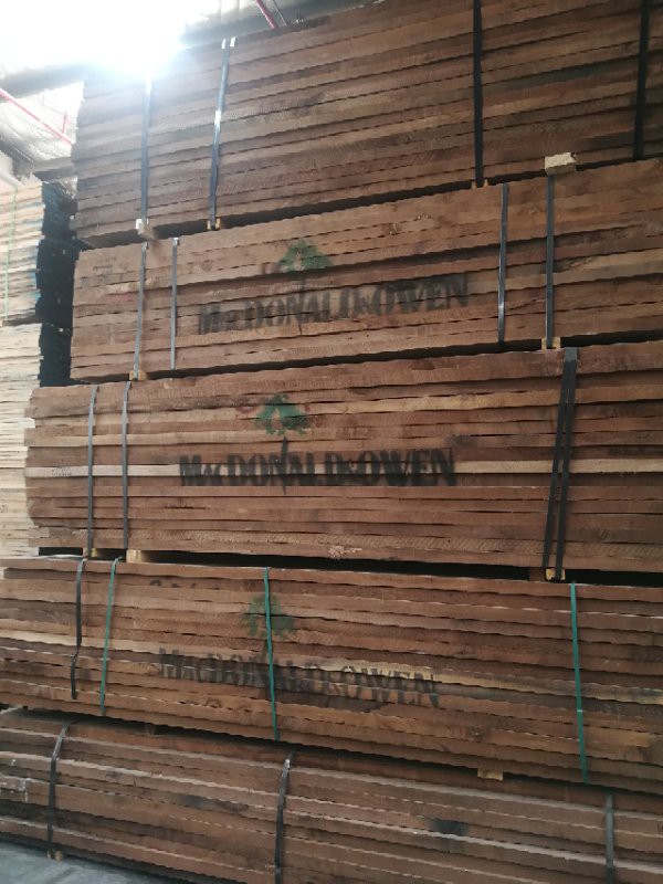 美国黑胡桃木家具采用胡桃木中的名贵木材美国黑胡桃木板材作为主材