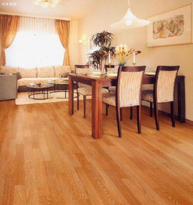 实木复合地板是从实木地板家族中衍生出来的地板种类