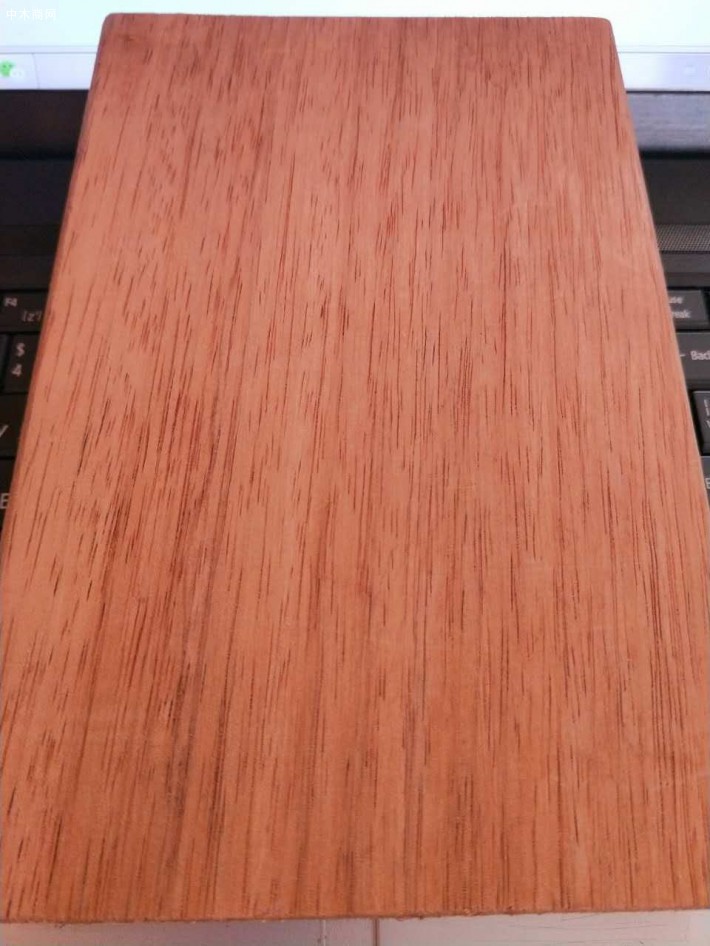 柳桉木跟松木板材那个好