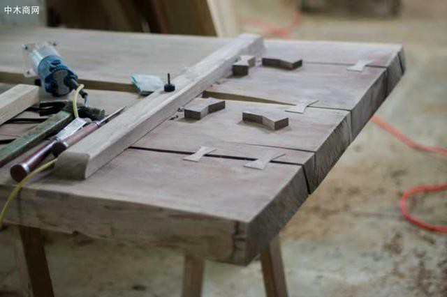 检查一下实木餐桌椅的结构是否合理