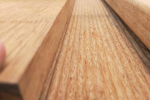 金丝柚木是种什么木材以及金丝柚木防腐木板材有哪些优点与缺点图2