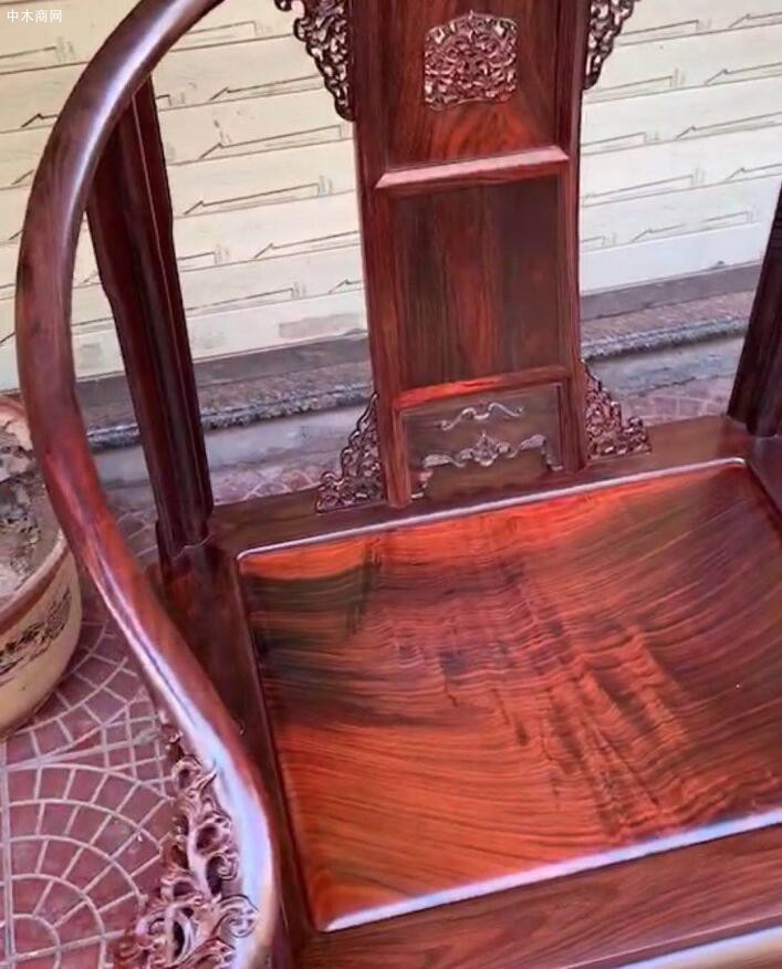 精品大红酸枝圈椅独板细节图视频图片