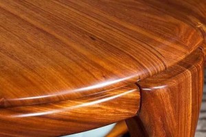 选择实木家具,乌金木家具和刺猬紫檀家具哪个贵?