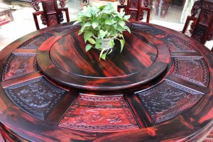 使用老挝大红酸枝象头餐桌的好处在哪里？