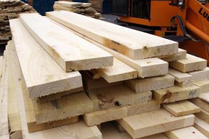 贵港木材加工业上半年税收增长93.1%