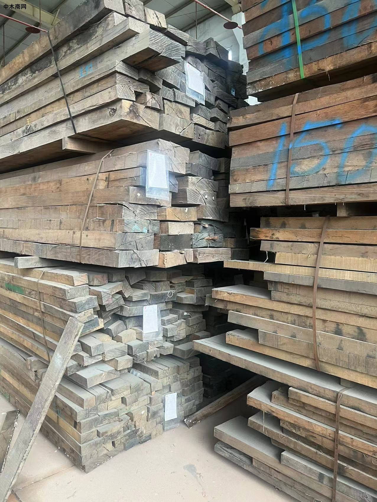 低价处理红橡木板材250吨