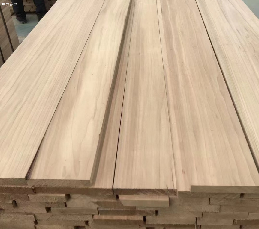 榕江工业园区1至5月份木材加工产值达2.68亿元